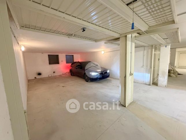 Box/posto auto in residenziale in Via Onzato