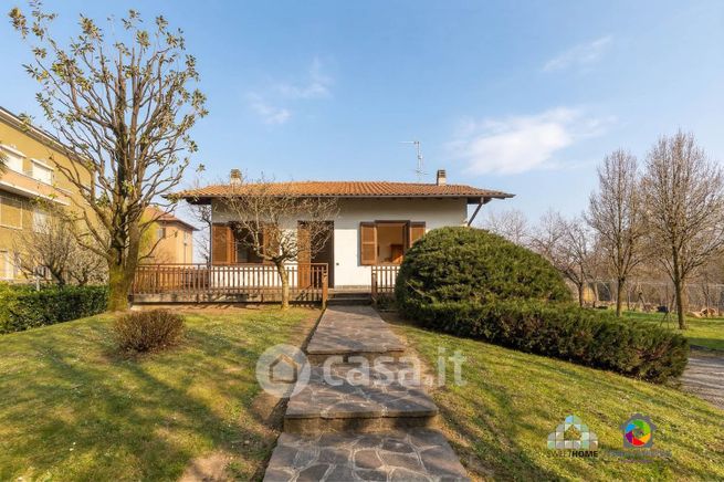 Villa in residenziale in Via Dante Alighieri