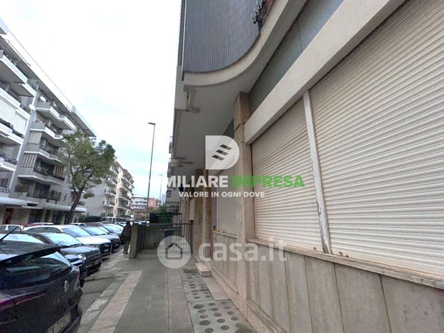 Ufficio in commerciale in Via Baldassarre Papadia 1