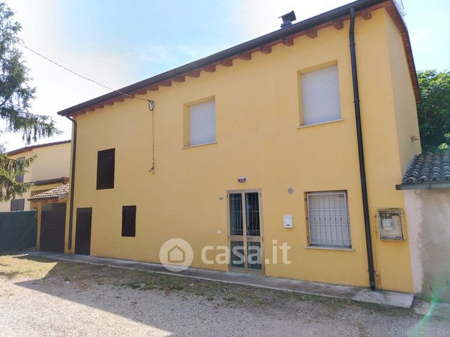 Casa bi/trifamiliare in residenziale in