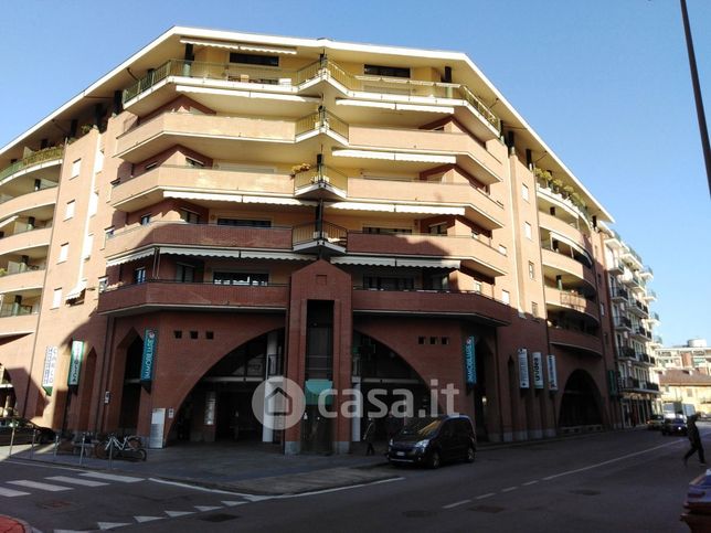 Ufficio in commerciale in Via della Resistenza 2