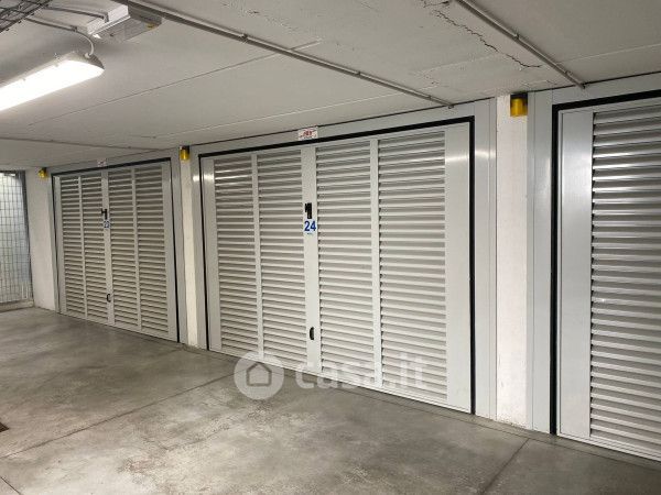 Box/posto auto in residenziale in Viale Pietro Nenni 31