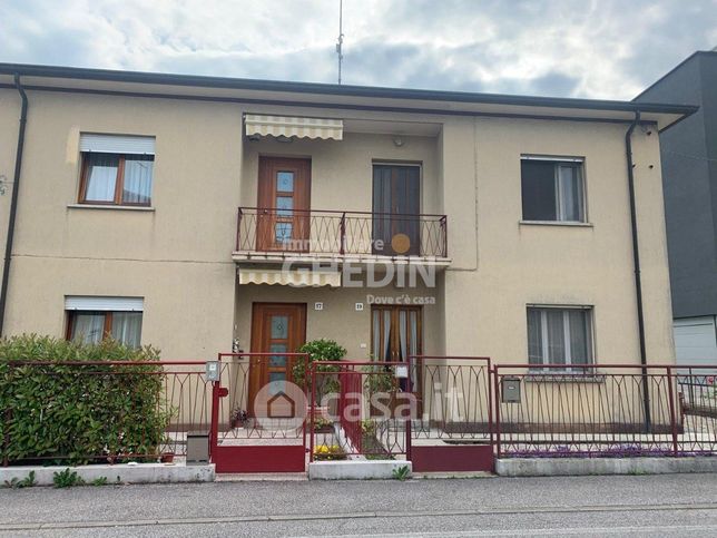 Casa bi/trifamiliare in residenziale in