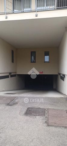 Box/posto auto in residenziale in Piazza Monsignor Luigi Moneta