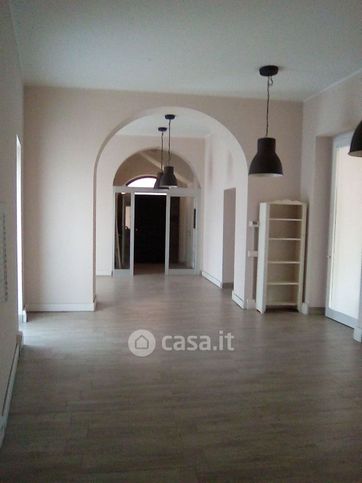 Ufficio in commerciale in Via Quintaberta