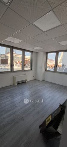 Ufficio in commerciale in Via Giovanni Porzio 4
