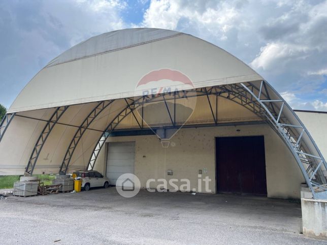 Capannone in commerciale in Via Perugia