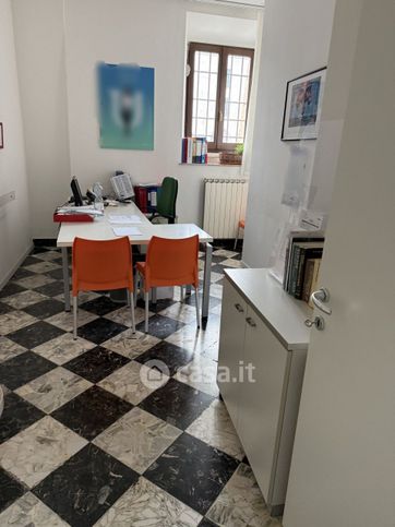 Ufficio in commerciale in Via Chiostergi