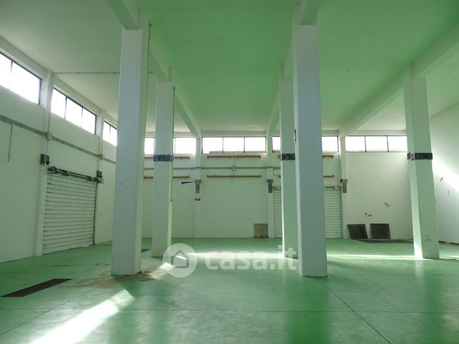 Capannone in commerciale in Via Augusto Vanzetti