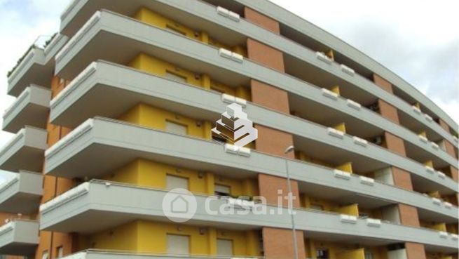 Ufficio in commerciale in Via Biagio Petrocelli 224