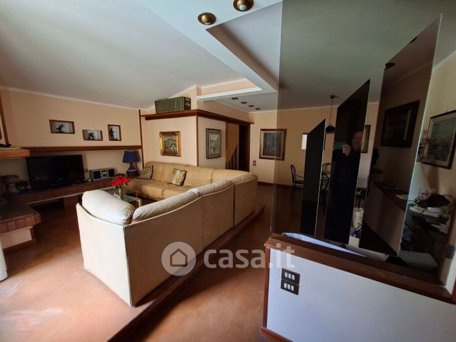 Appartamento in residenziale in Via Raimondo Annecchino