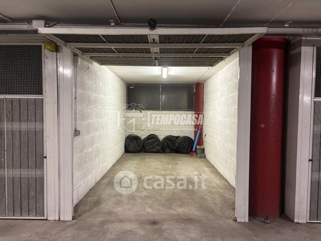 Garage/posto auto in residenziale in Via Pietro de Cristofaro 59