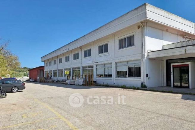 Capannone in commerciale in Via Giacomo Brodolini