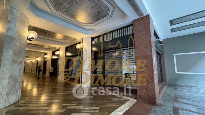 Negozio/locale commerciale in commerciale in Via Alessandro Manzoni 3