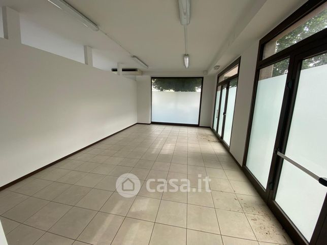 Ufficio in commerciale in Via G. la Pira