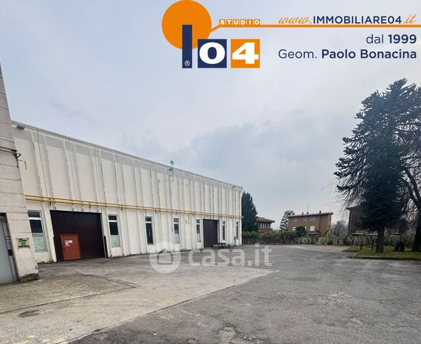 Capannone in commerciale in Via Pierino Brivio