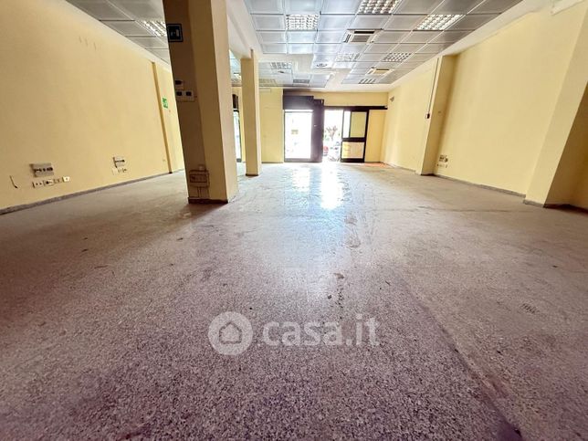 Negozio/locale commerciale in commerciale in Via Giulio Antonio Acquaviva 36 a