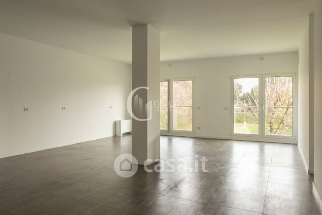 Ufficio in commerciale in Via Cavalleggeri Treviso 15