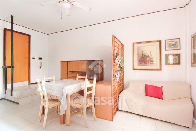 Appartamento in residenziale in Viale Canto Novo 26