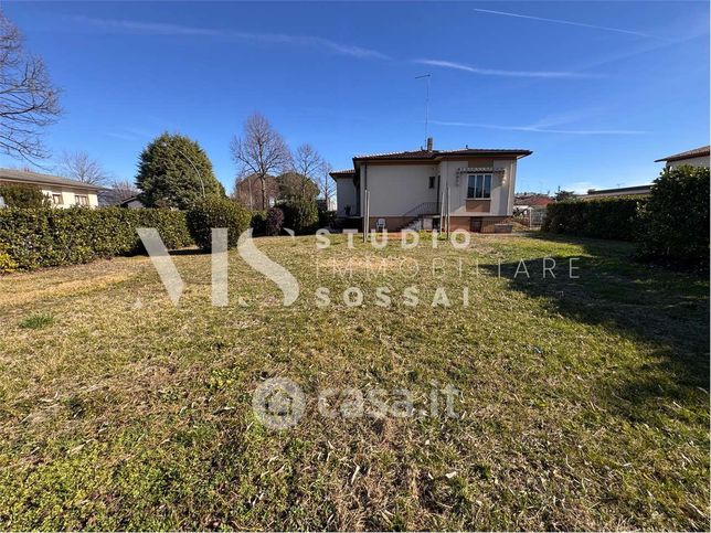 Casa indipendente in residenziale in Via Italia 113