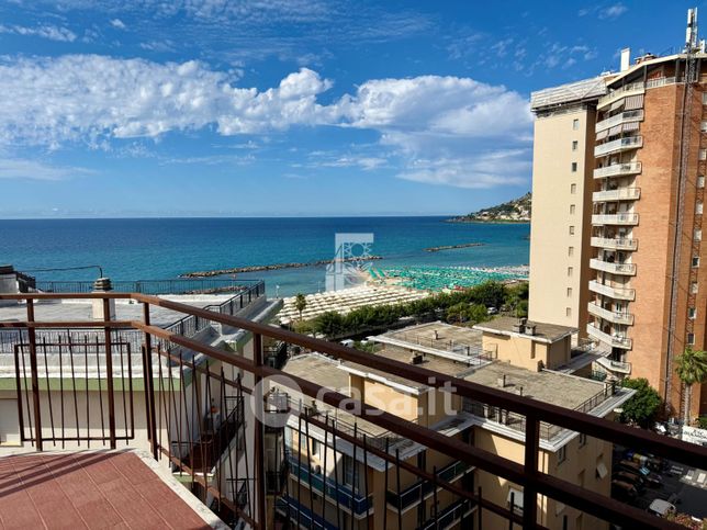 Appartamento in residenziale in Via Marina 12