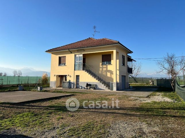 Casa indipendente in residenziale in Frazione Zucchea 15