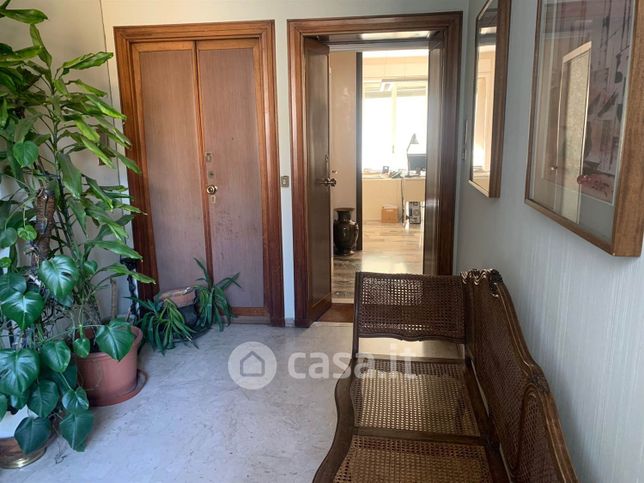 Ufficio in commerciale in 