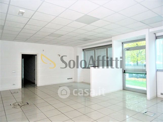 Ufficio in commerciale in 