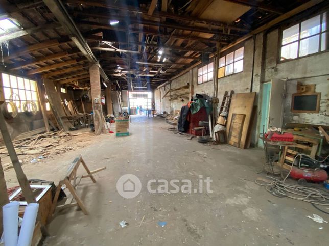 Capannone in commerciale in Via Virgilio 33