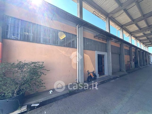 Capannone in commerciale in Vicolo Pian Due Torri 51