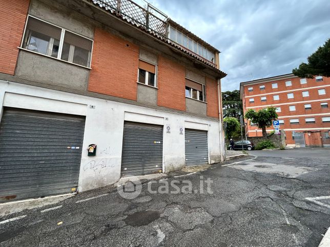 Box/posto auto in residenziale in Via IV Novembre 2
