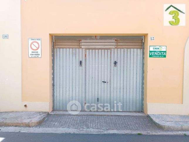 Garage/posto auto in residenziale in Via Oronzo Massa