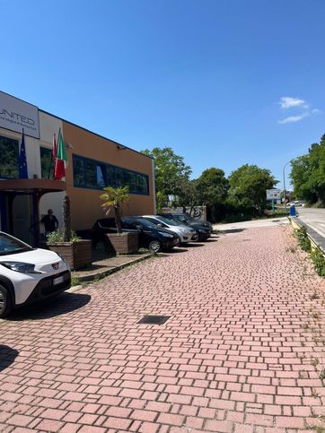 Ufficio in commerciale in Via mare Adriatico 72 /E