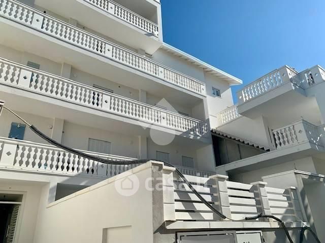 Appartamento in residenziale in Via de Carolis 106