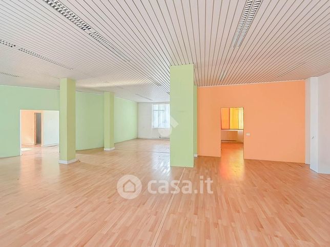 Ufficio in commerciale in Via Trieste 99