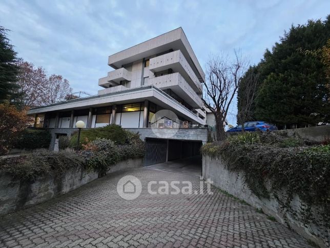 Box/posto auto in residenziale in Via XXV Aprile 110
