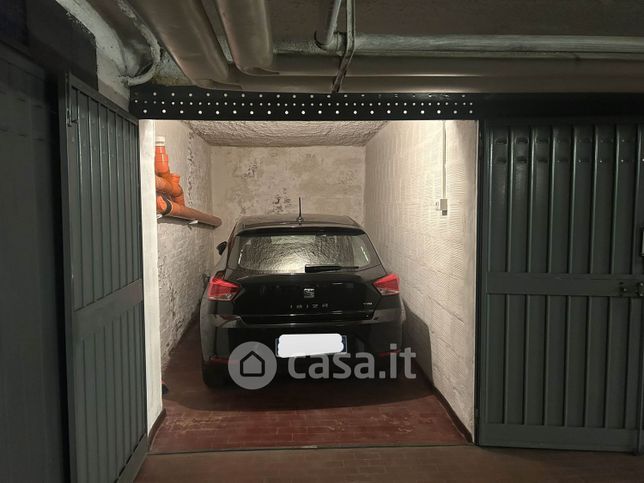 Box/posto auto in residenziale in Via Bellaria 53