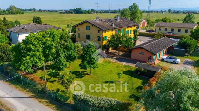 Casa bi/trifamiliare in residenziale in Via San Michele 230