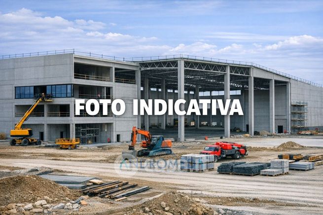 Capannone in commerciale in 