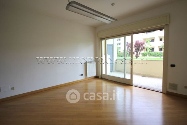 Ufficio in commerciale in Via Alcide De Gasperi