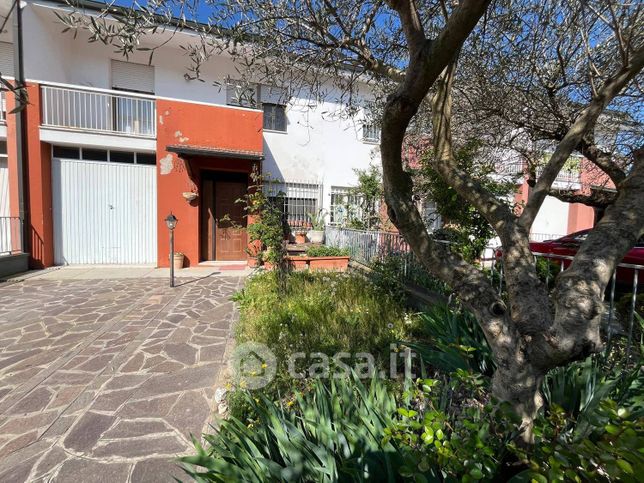 Villetta a schiera in residenziale in Via Unità d'Italia 6