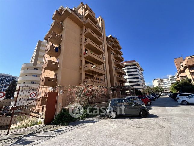 Appartamento in residenziale in Via Mario Vaccaro 13