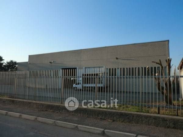 Capannone in commerciale in Via Serio