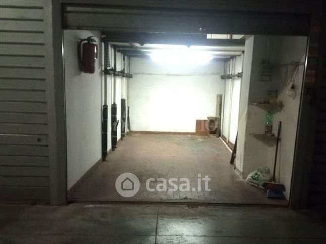 Box/posto auto in residenziale in Via Marco Papio