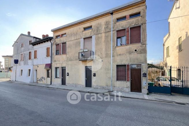 Appartamento in residenziale in Via Adele Smania 3