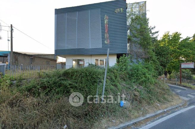 Capannone in commerciale in Via Pertichianti