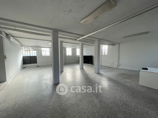 Capannone in commerciale in Via Solferino 21
