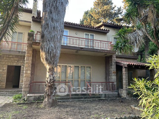 Villa in residenziale in Via Gorizia angolo via Manin