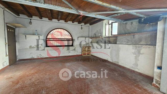 Box/posto auto in residenziale in Via San Pietro 15