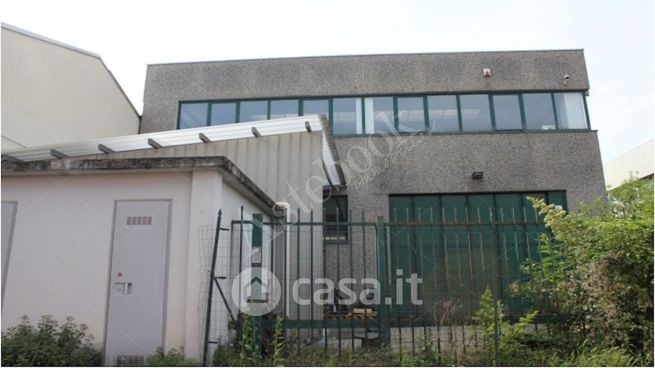Capannone in commerciale in Viale C. Battisti